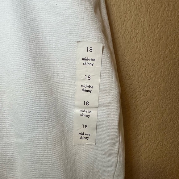 Ava & Viv Classic White Jeans - Picture 5 of 5